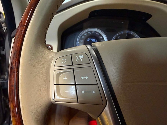 Volvo XC70 18 of 30