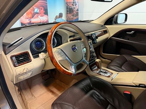 Volvo XC70 17 of 30
