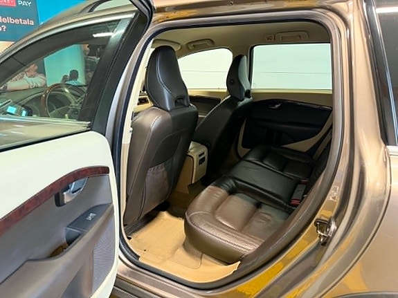Volvo XC70 28 of 30