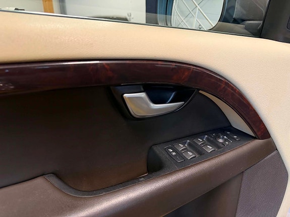 Volvo XC70 22 of 30