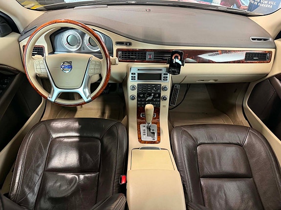 Volvo XC70 15 of 30