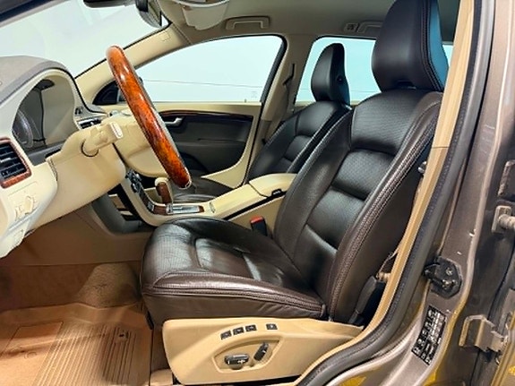 Volvo XC70 23 of 30