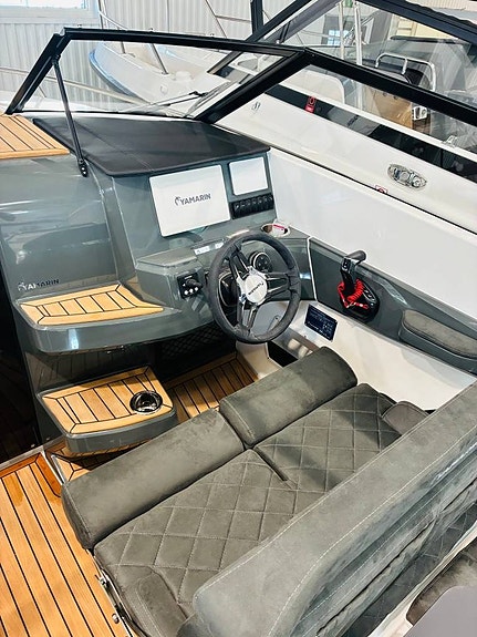 Yamarin 67 dc PREMIUM EDITION + F225 XCB 5 of 9