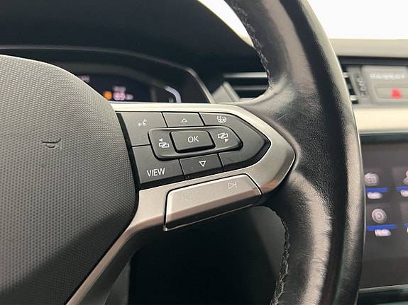 Volkswagen Passat 16 of 30