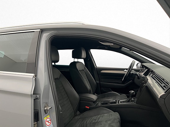 Volkswagen Passat 25 of 30