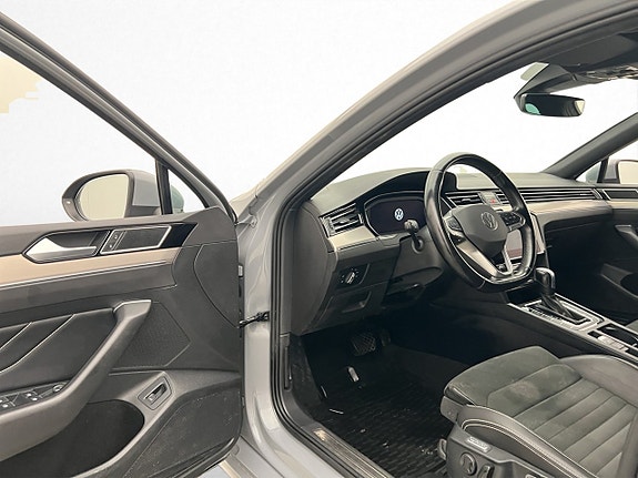 Volkswagen Passat 11 of 30