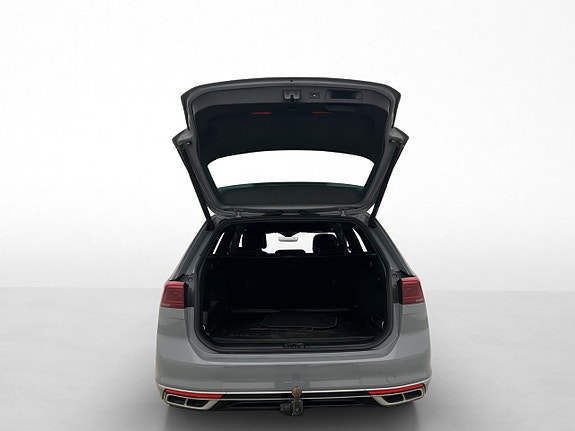 Volkswagen Passat 10 of 30