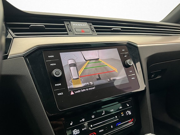 Volkswagen Passat 17 of 30