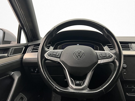 Volkswagen Passat 14 of 30