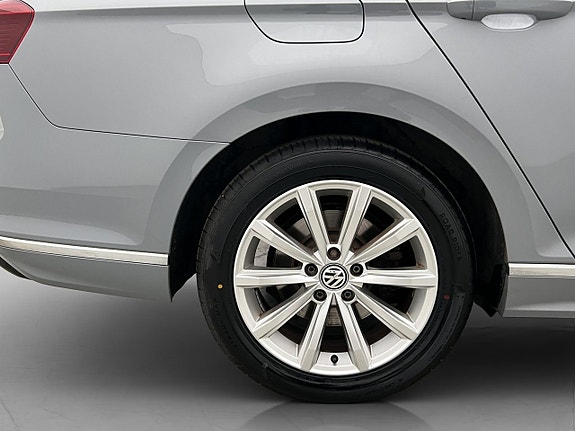Volkswagen Passat 29 of 30