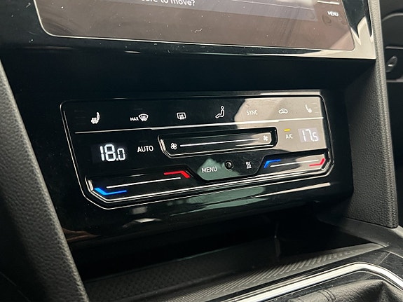 Volkswagen Passat 22 of 30