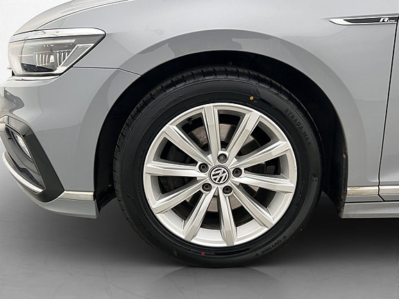 Volkswagen Passat 27 of 30