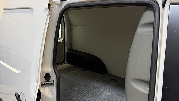 Volkswagen Caddy Maxi 23 of 24