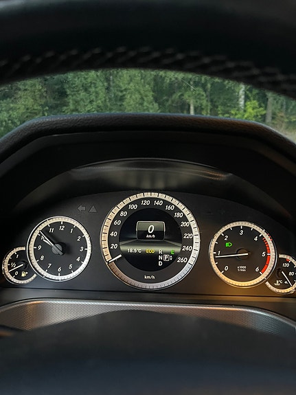 Mercedes-Benz E200 12 of 15