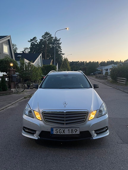 Mercedes-Benz E200 2 of 15