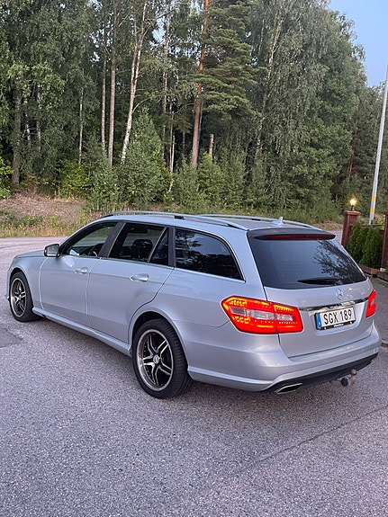 Mercedes-Benz E200 4 of 15