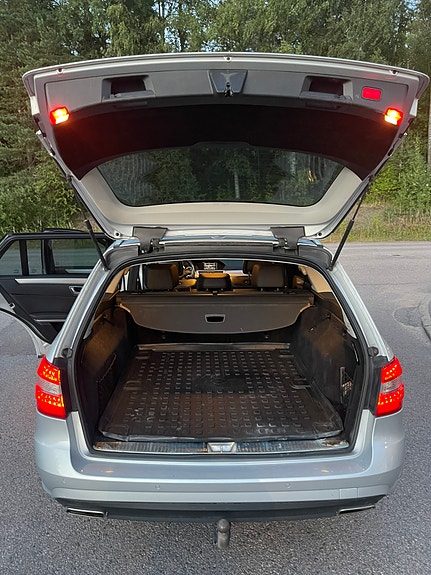 Mercedes-Benz E200 13 of 15