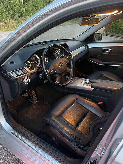 Mercedes-Benz E200 9 of 15