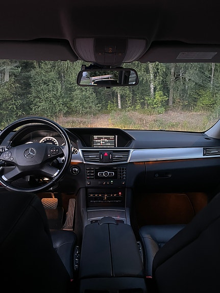 Mercedes-Benz E200 10 of 15