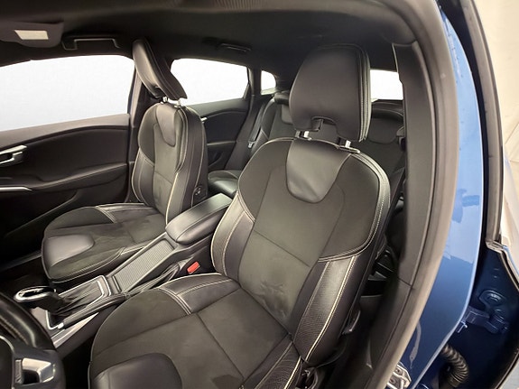 Volvo V40 12 of 30