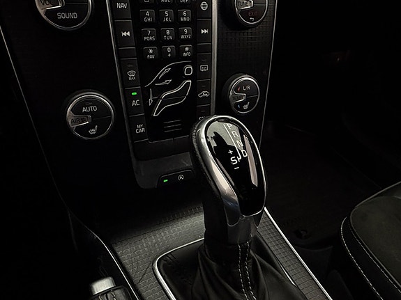 Volvo V40 25 of 30