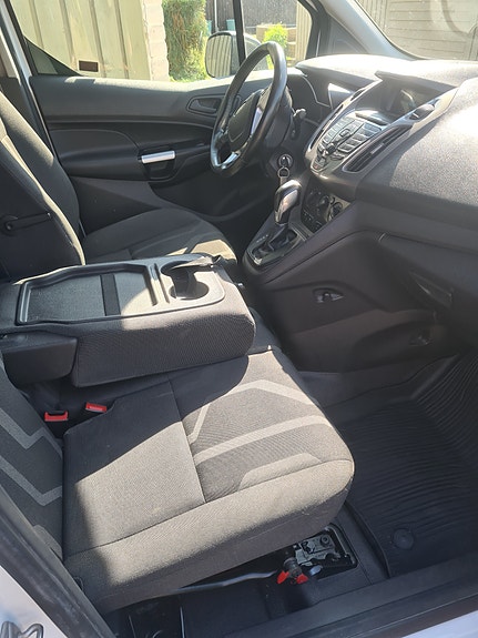 Ford Transit Connect 4 of 5