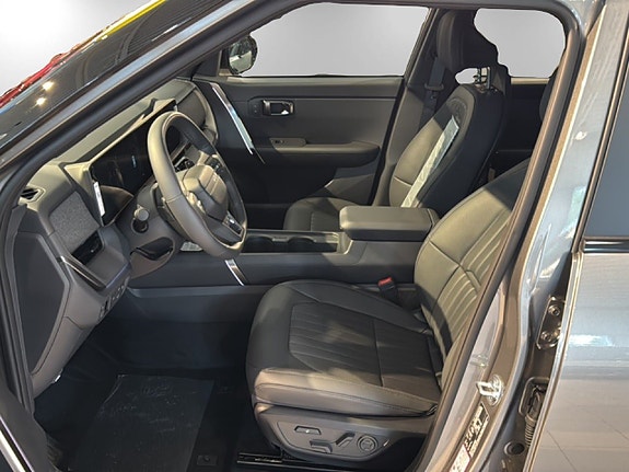 Kia Seltos 8 of 16