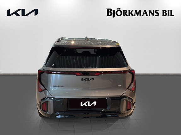 Kia Seltos 5 of 16