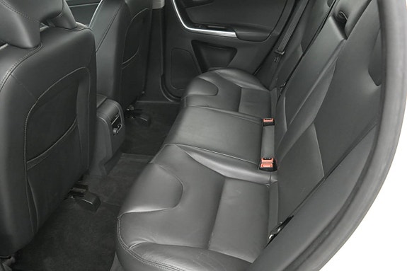 Volvo XC60 14 of 20