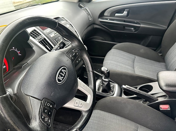 Kia Ceed 7 of 12