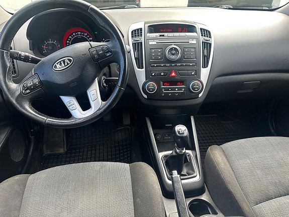 Kia Ceed 10 of 13