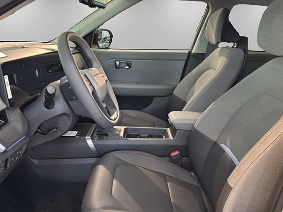 Kia Seltos 8 of 16
