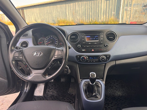 Hyundai i10 10 of 15