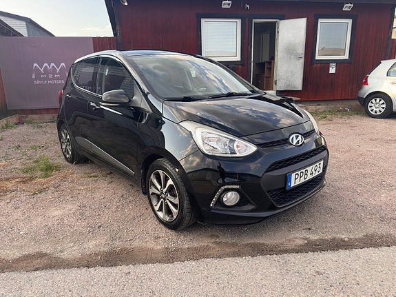 Hyundai i10 2 of 15