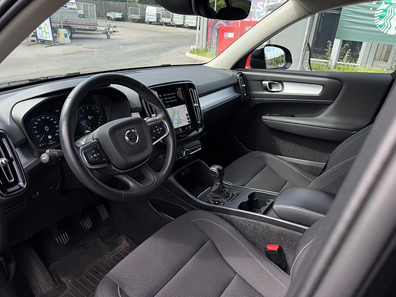 Volvo XC40 8 of 19