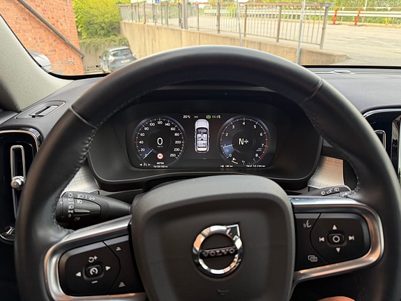 Volvo XC40 11 of 19