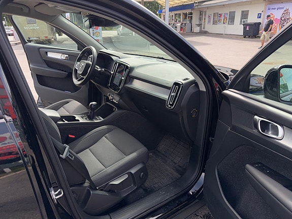Volvo XC40 9 of 19