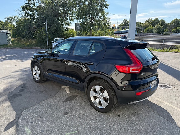 Volvo XC40 2 of 19