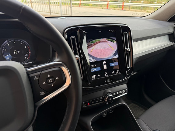 Volvo XC40 12 of 19