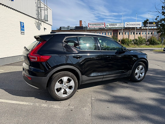 Volvo XC40 3 of 19