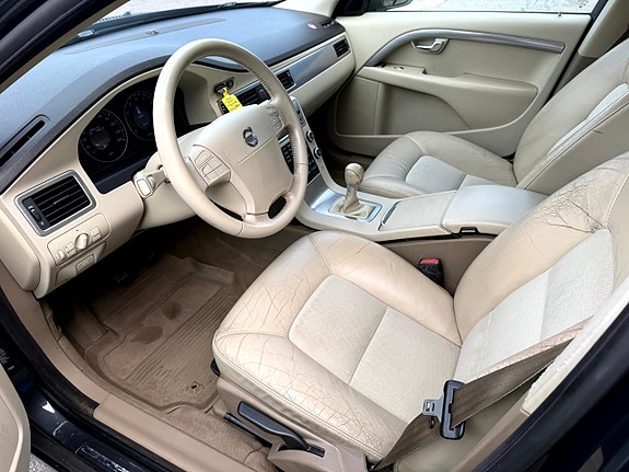 Volvo V70 8 of 13