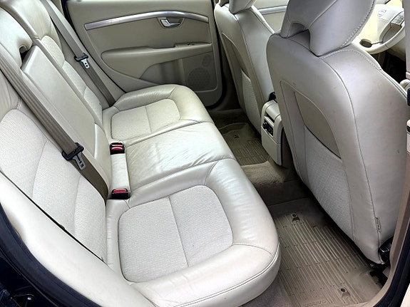 Volvo V70 11 of 13