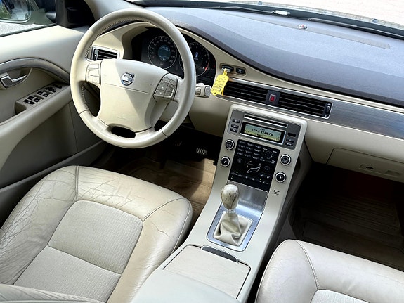 Volvo V70 9 of 13
