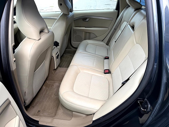 Volvo V70 12 of 13