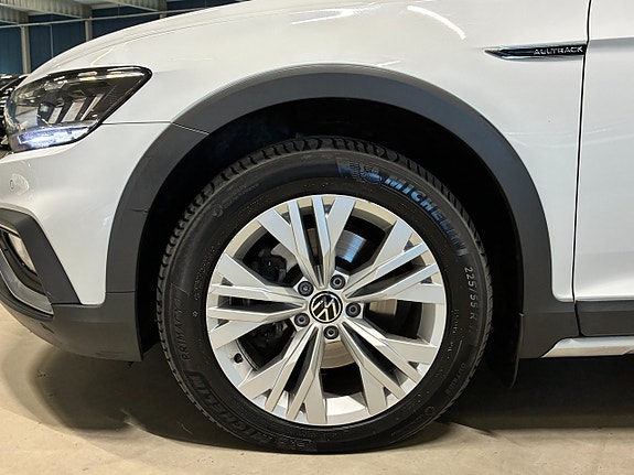 Volkswagen Passat Alltrack 8 of 24