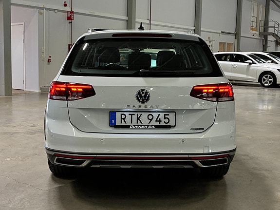 Volkswagen Passat Alltrack 4 of 24