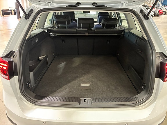 Volkswagen Passat Alltrack 9 of 24