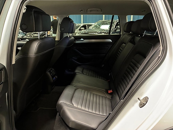 Volkswagen Passat Alltrack 13 of 24