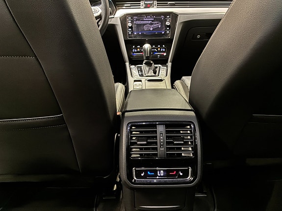 Volkswagen Passat Alltrack 14 of 24
