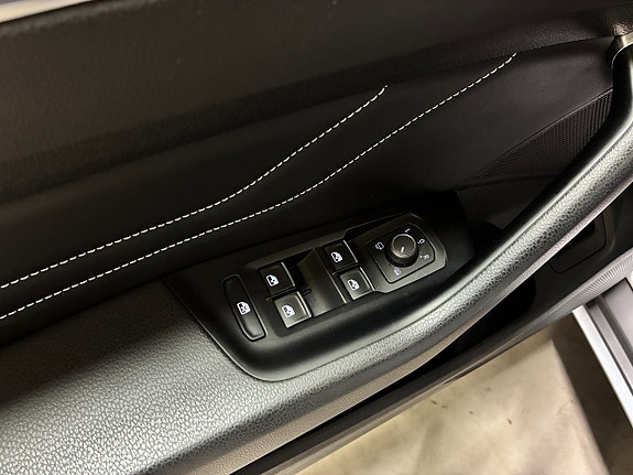 Volkswagen Passat Alltrack 18 of 24